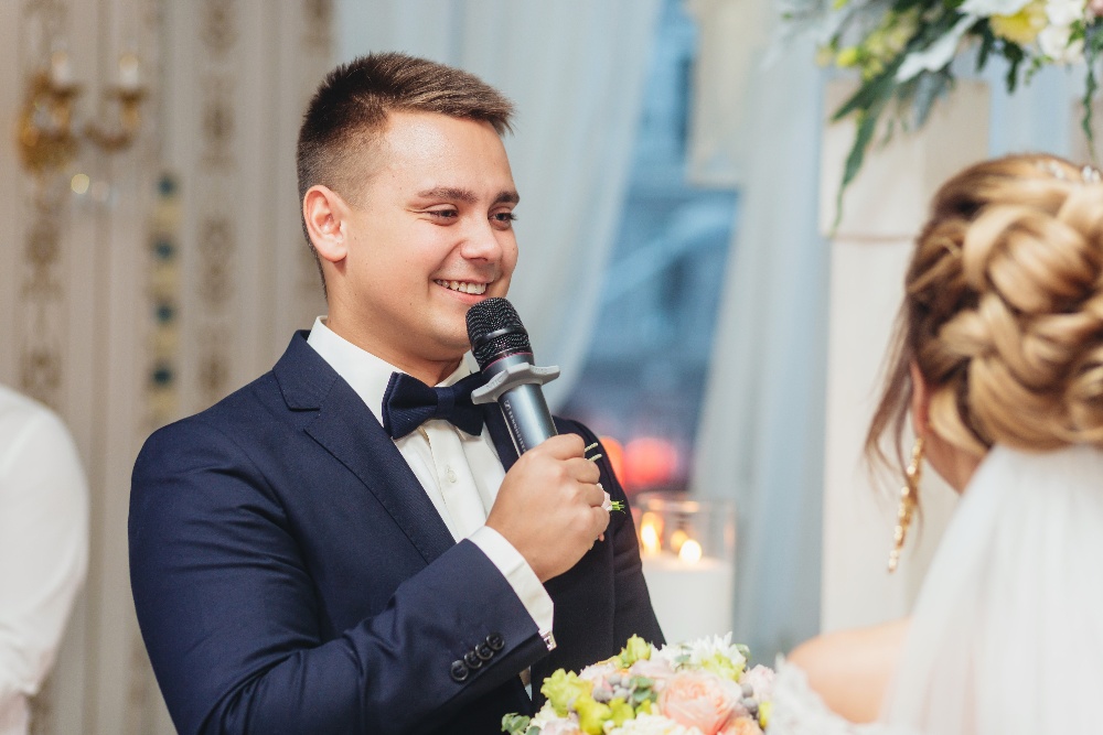 groom-holding-microphone-talking-speech-1