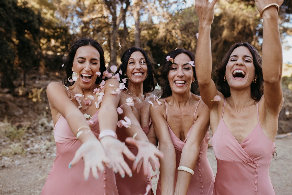 Be a Star Wedding Guest with a Guide to Wedding Etiquette